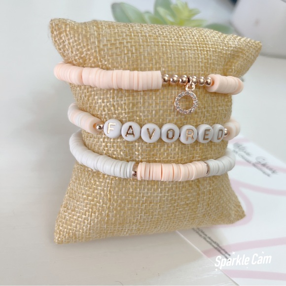 Light Peach and White Heishi Favored Bracelet Stack - Picture 4 of 6